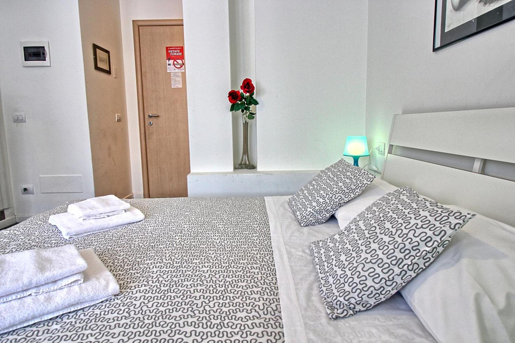 Residenza Manzoni Como Centre Esterno foto